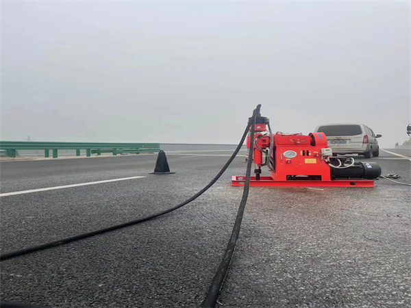 龙里马路路基路面开裂下沉注浆加固灌浆