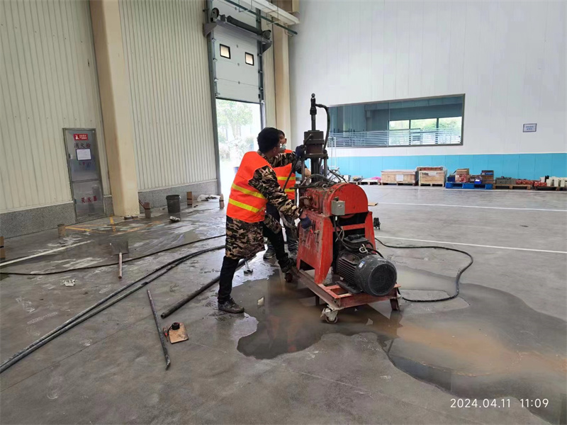 龙里厂房地面下沉塌陷注浆加固施工